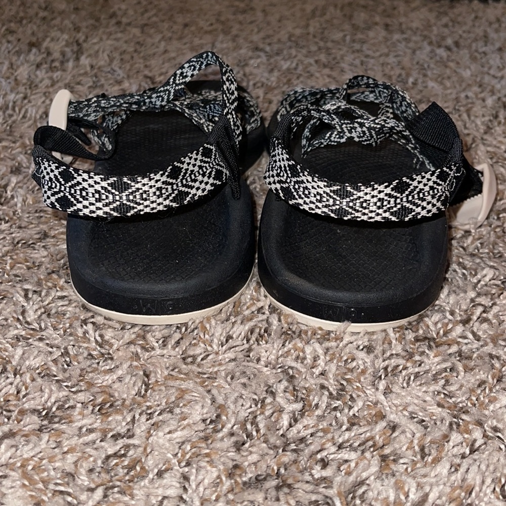 Chacos. - Picture 4 of 4